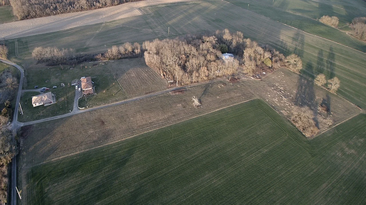 Vue aérienne oblique du terrain